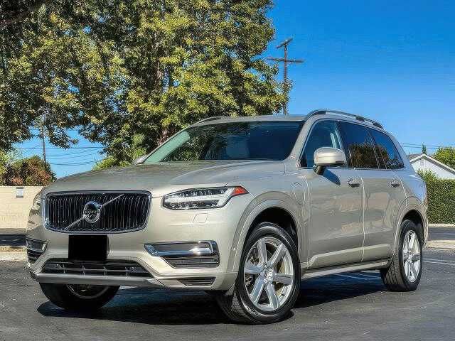2016 Volvo XC90 T8 eAWD Momentum