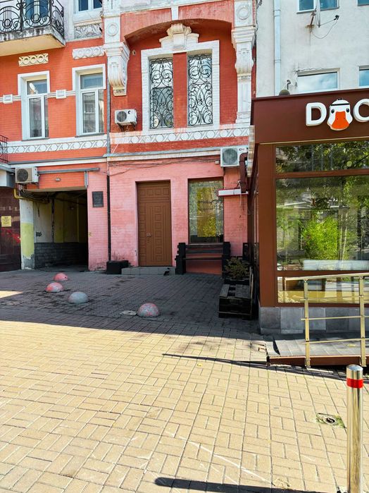 Без % Фасадне приміщення 64м.кв. Окремий вхід. Вул.Володимирська 81