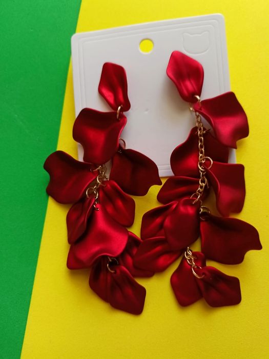 Czerwone kolczyki, nowe