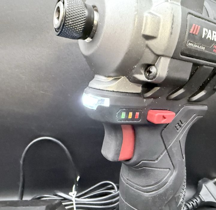 Zakrętarka,wkrętarka udarowa 12V PARKSIDE PDSSAP A1/Aku.4Ah/Ład