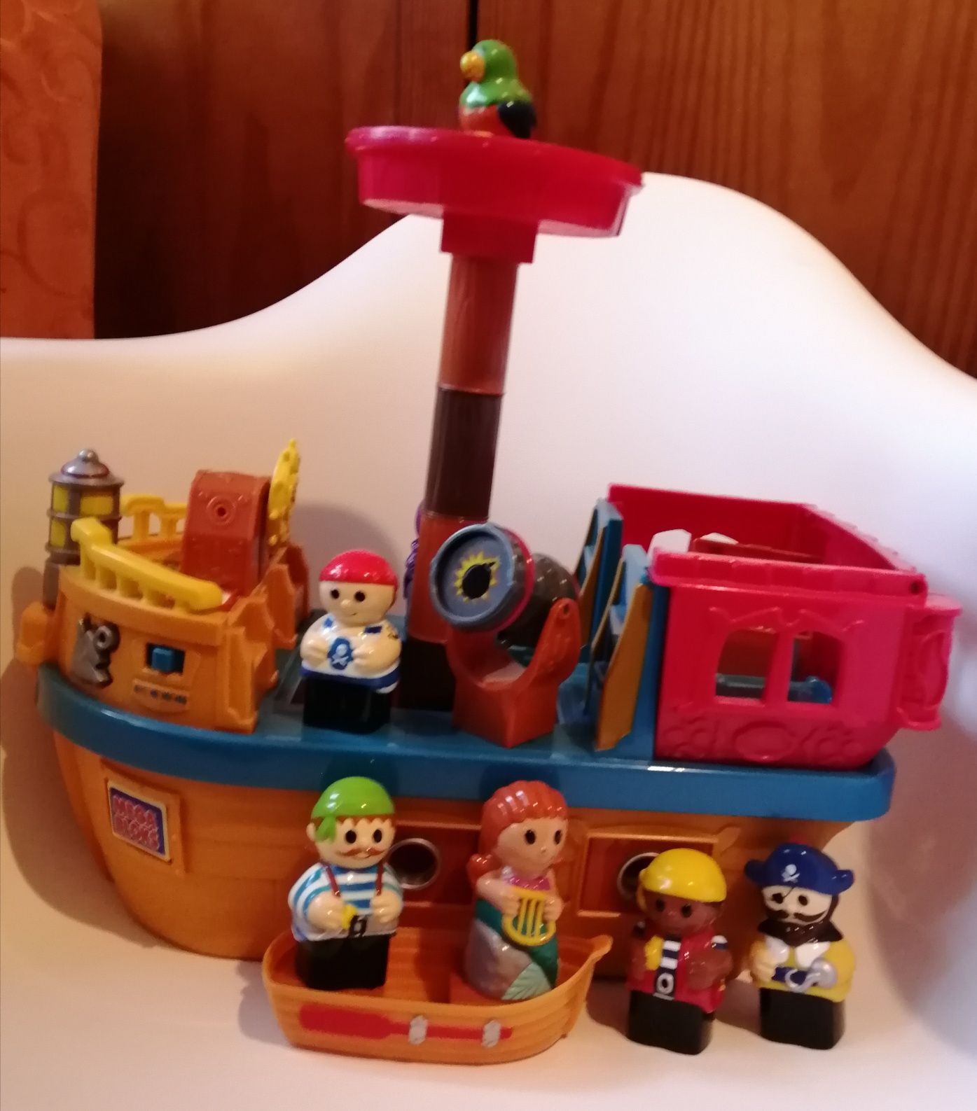 Barco dos piratas Mega Blocks,  grande, em bom estado.