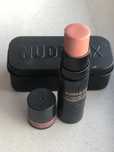Nudestick blush peach roz kremowy w sztyfcie