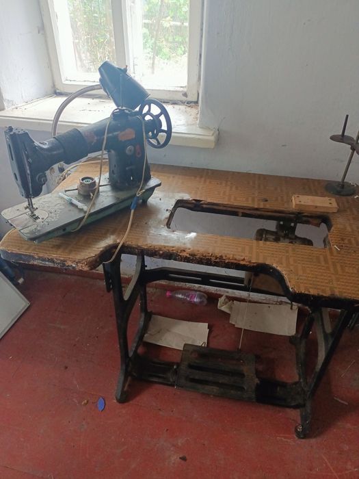 Продам швейную машинку
