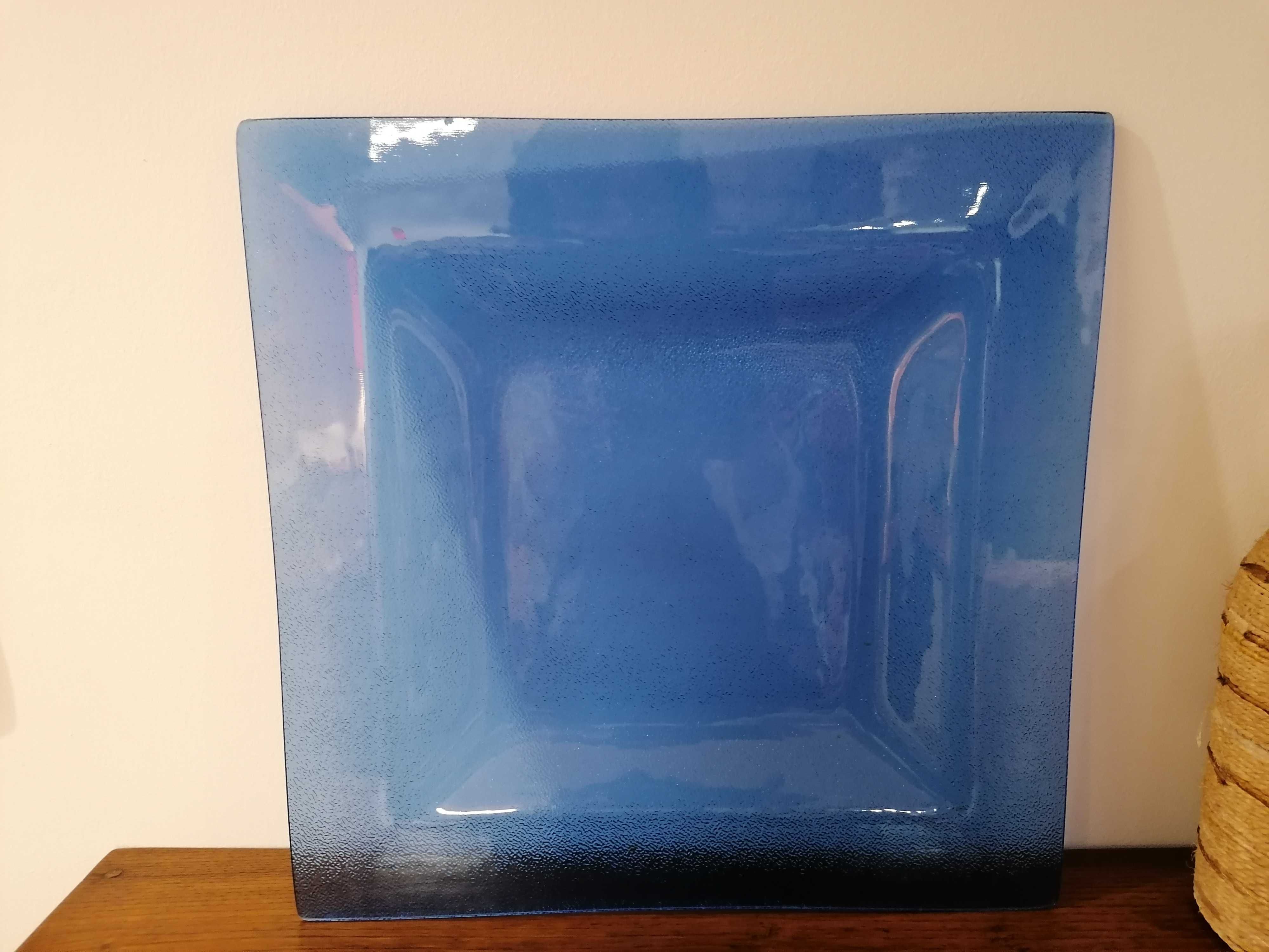 Prato grande de vidro azul quadrado