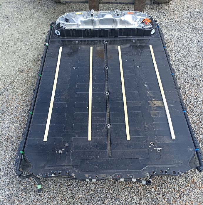 Батареї Tesla model Y Tesla model 3