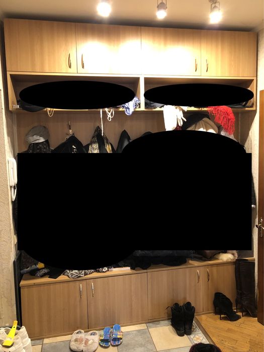 Передпокій з двох частин