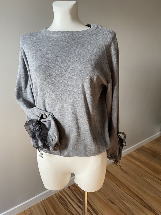 Sweter z efektowna tasiemka