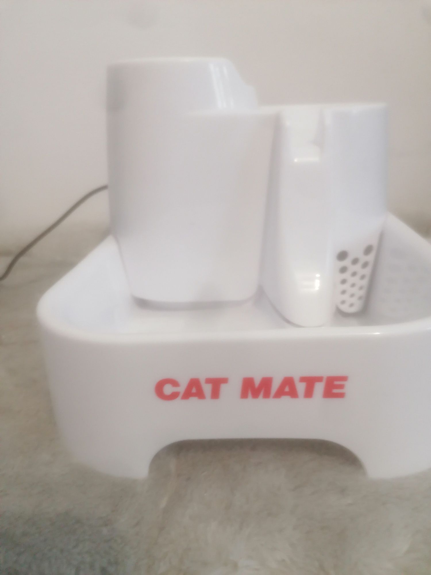 Cat mate fontanna dla zwierząt. Poideełko