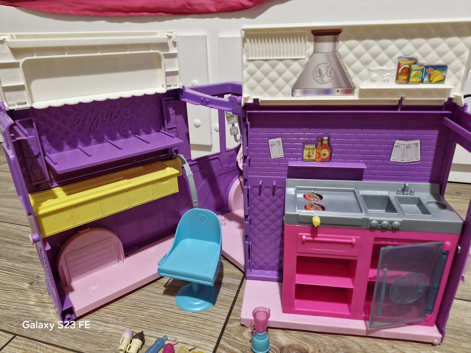 Food truck Barbie