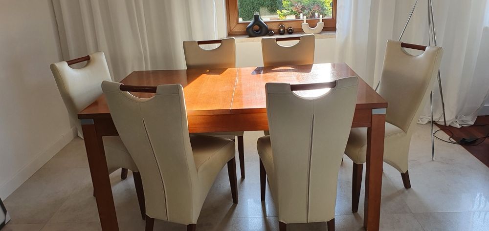 Stół rozkładany na 10 osób