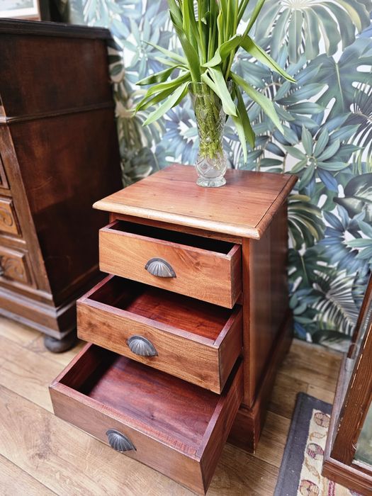 Komódka nocna 3 szufladowa trapez piramida #923 Stylowy Węgrów