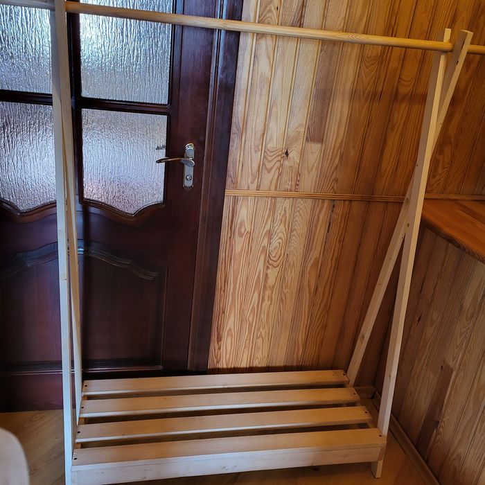 Стійка,вішак для одягу деревянна