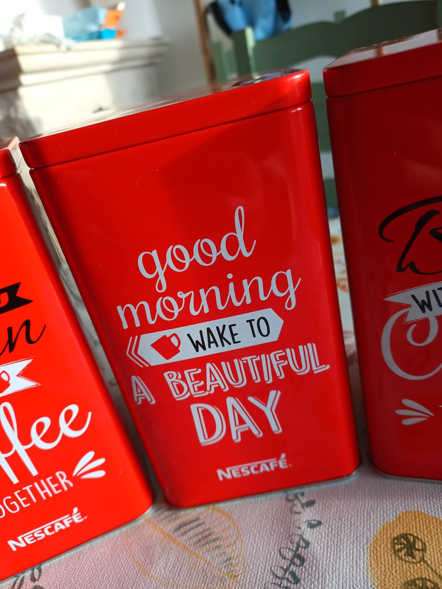 Conjunto de latas Nescafé