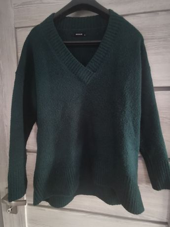 Sweterek z dekoldem w szpic RESERVED