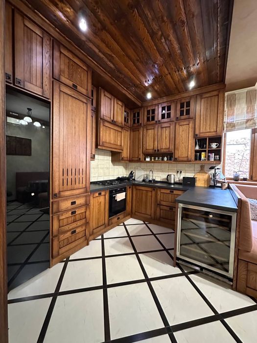 Елітний будинок з басейном , сауною , спортзалом біля Міського Озера