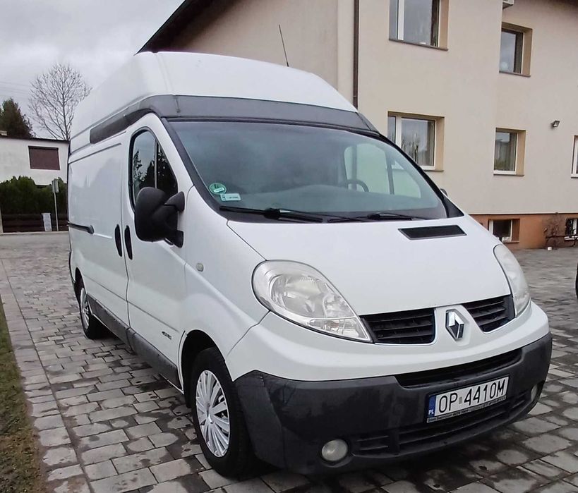 Sprzedam busa. Sprzedam Renault Trafic L2H2