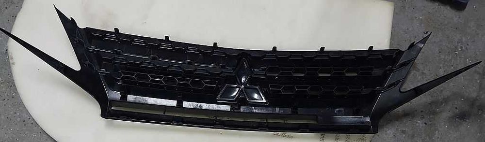 Mitsubishi Space Star III 20-23r grill atrapa bez uszkodzen