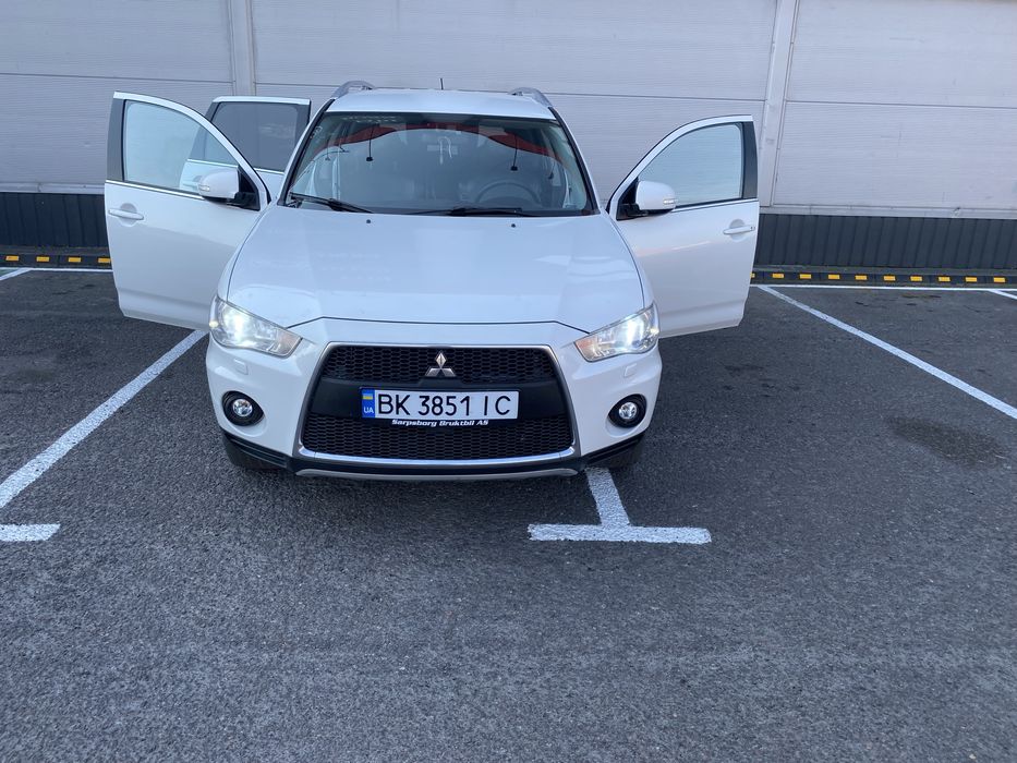 OUTIANDER XL 2010 2.2 автомат