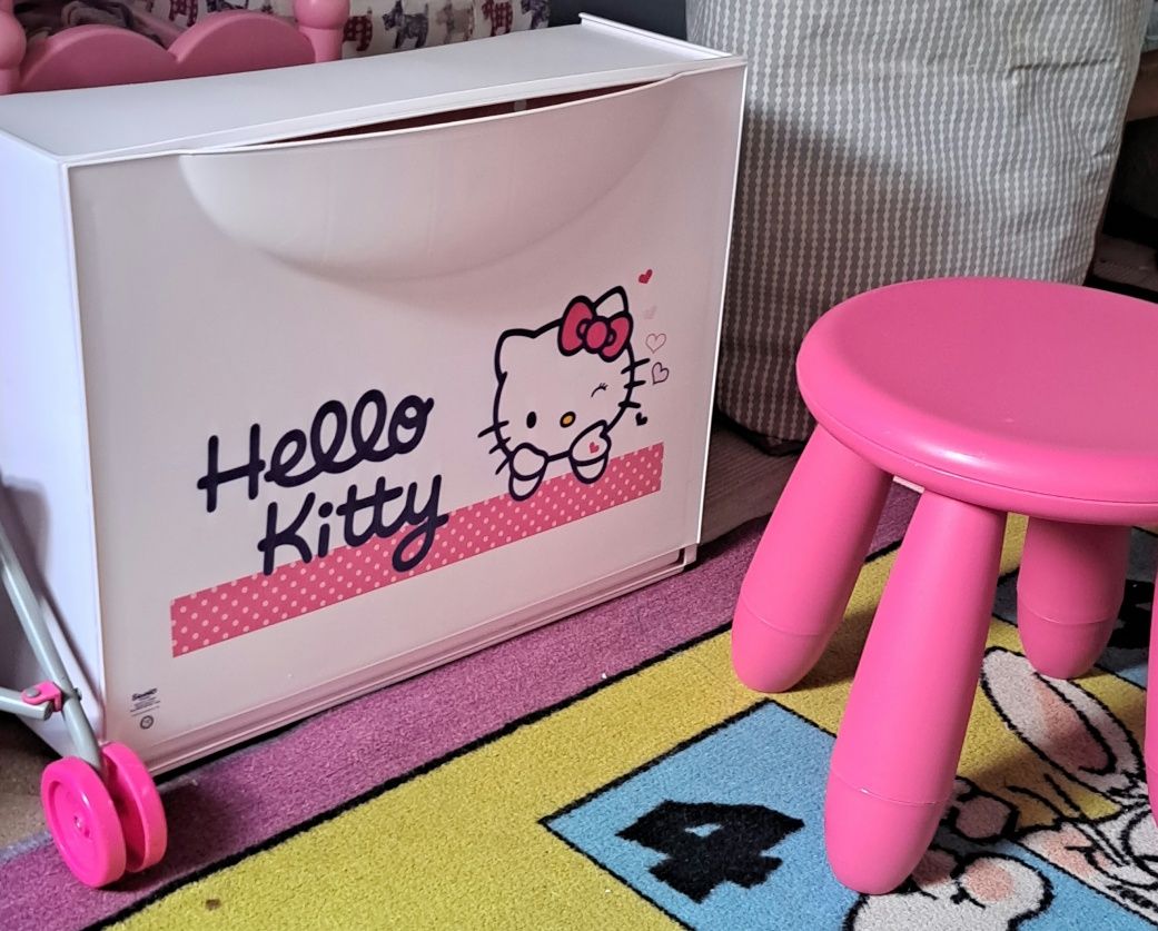 Sapateira Hello Kity e banco