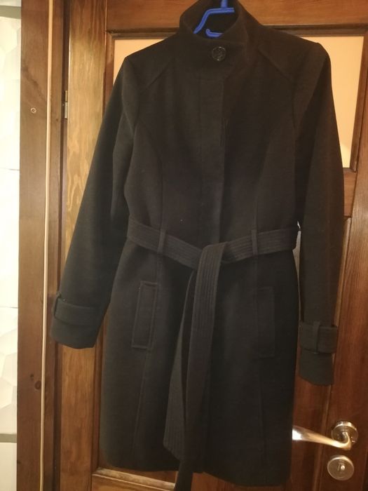 Sprzedam czarny, elegancki płaszczyk na wiązanie