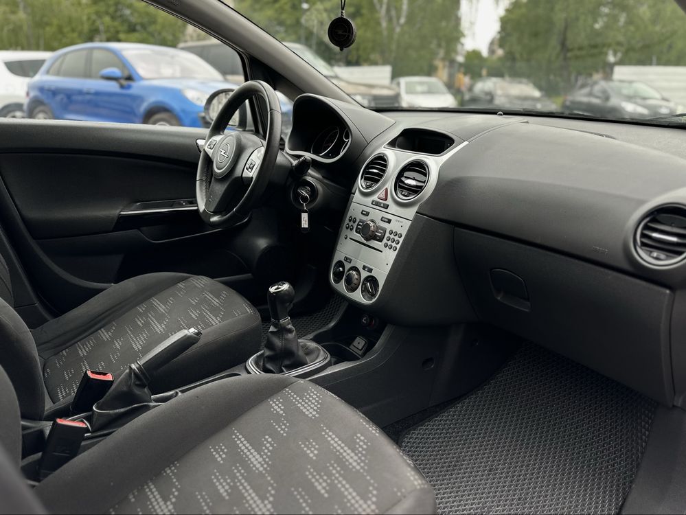 OPEL CORSA 2011 року, 1.2 бензин, механіка, передній привід.