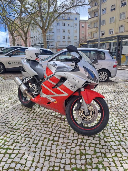 Honda CBR 600 F4i 2002 33k kms