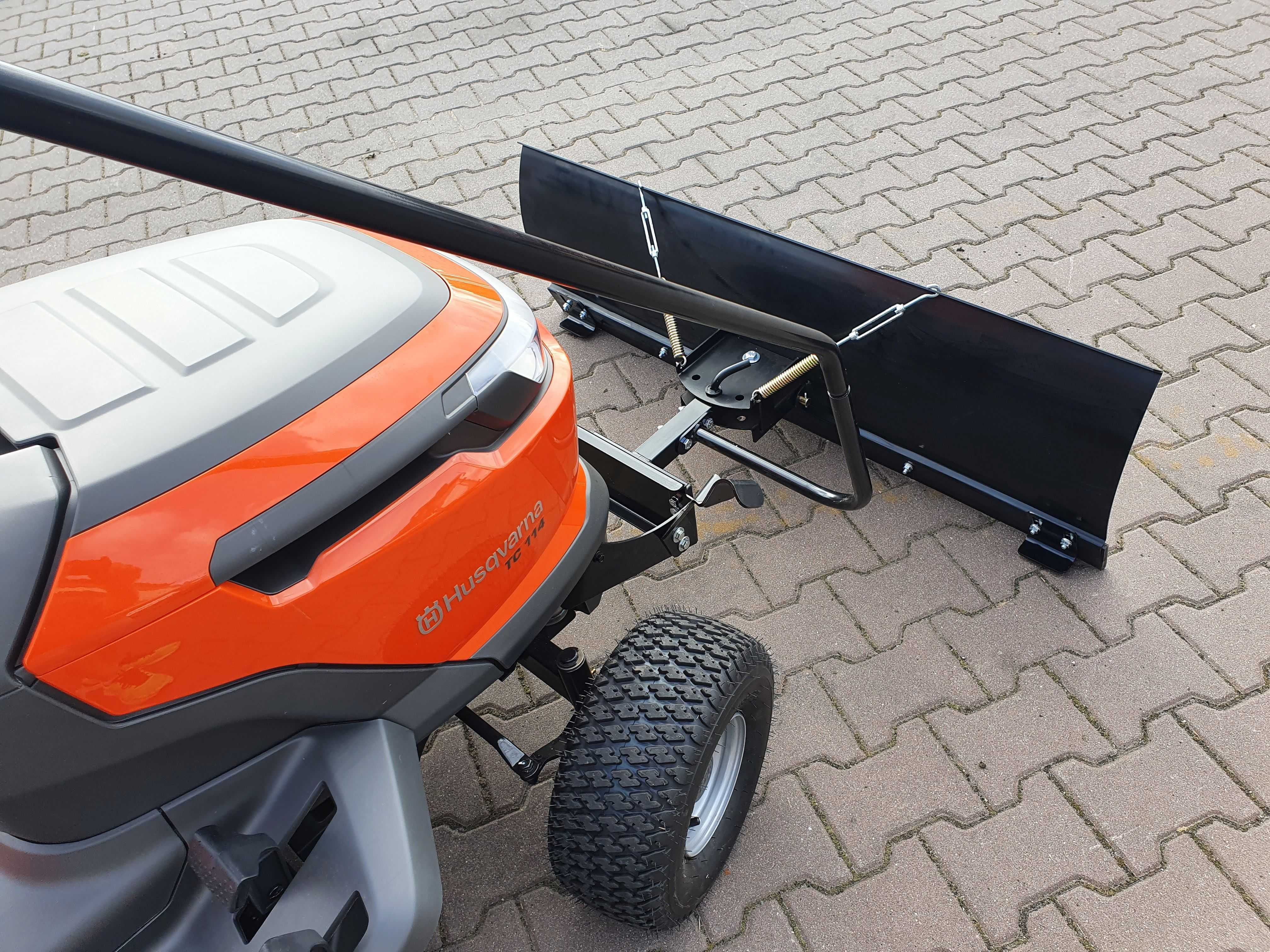 Traktorek kosiarka Husqvarna TC 114 z pługiem Akcja Zima