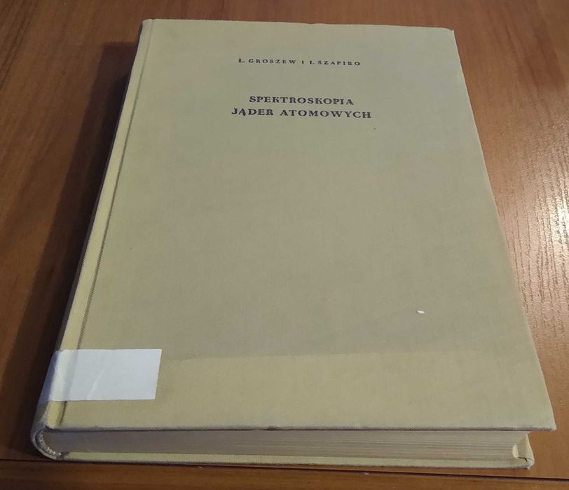 Spektroskopia jąder atomowych / L. Groszew i I. Szapiro