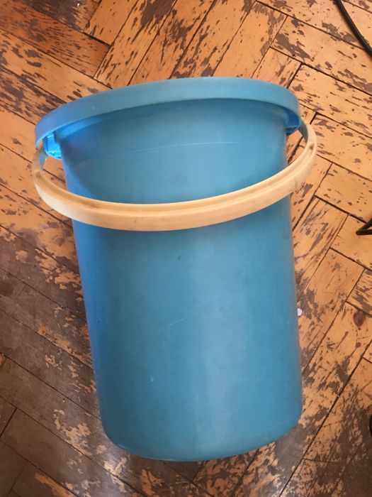 Пластиковое ведро