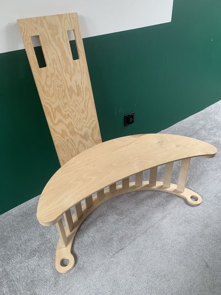 Drewniany bujak Montessori 3w1 z blatem oraz zjeżdżalnią