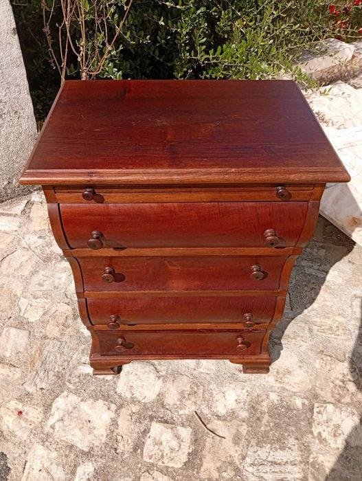 Camiseiro/mesa de cabeceira