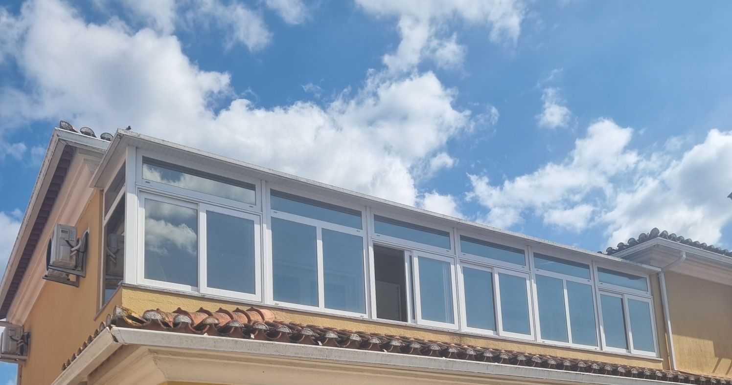 Janelas de Varanda completa com Painel sandwich