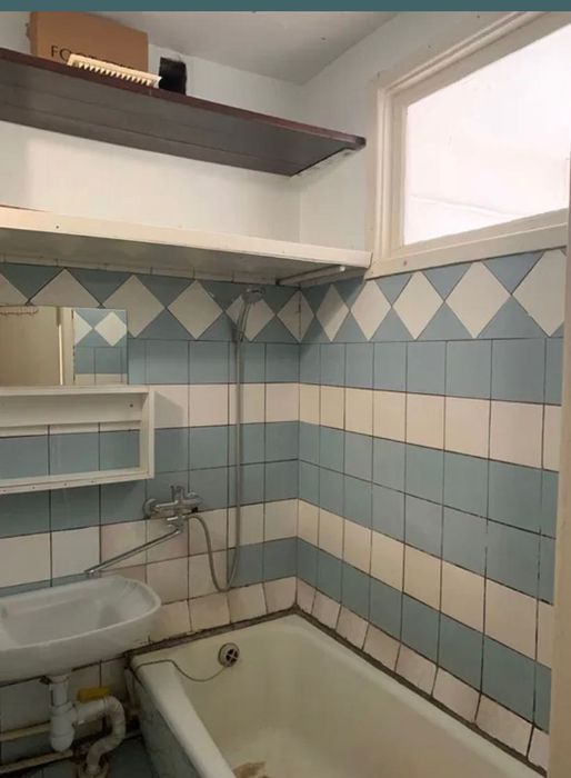 Продам двокімнатну квартиру центр Вишневого