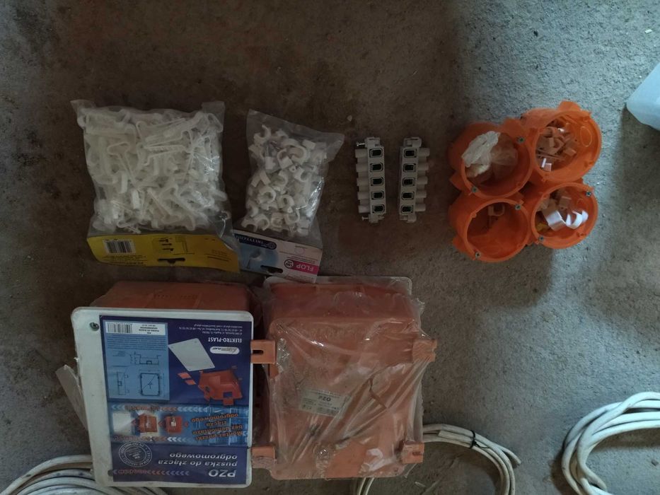 Pozostalosci po budowie Sprzedam kable, skrzynkę elektryczna na budowe