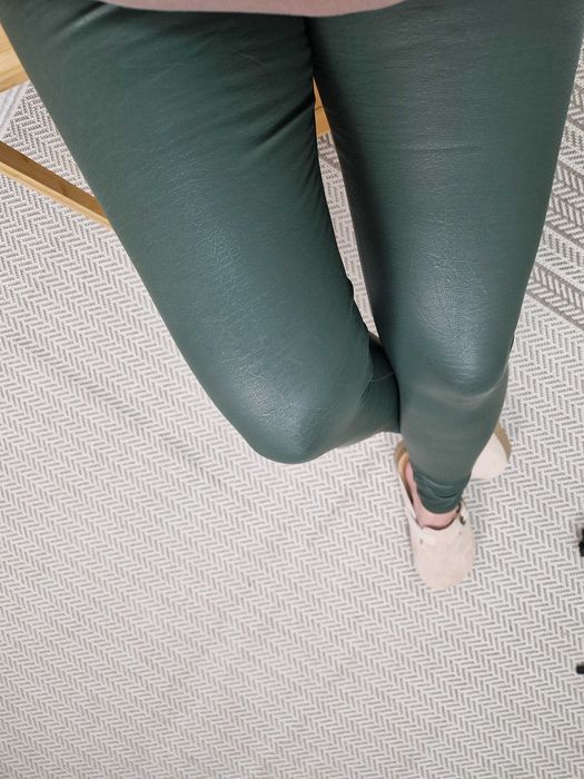 NOWE legginsy eko skóra wężowy print  S butelkowa zieleń