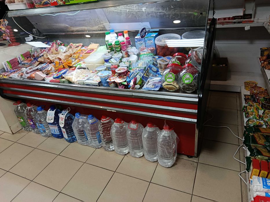 продам холодильную витрину