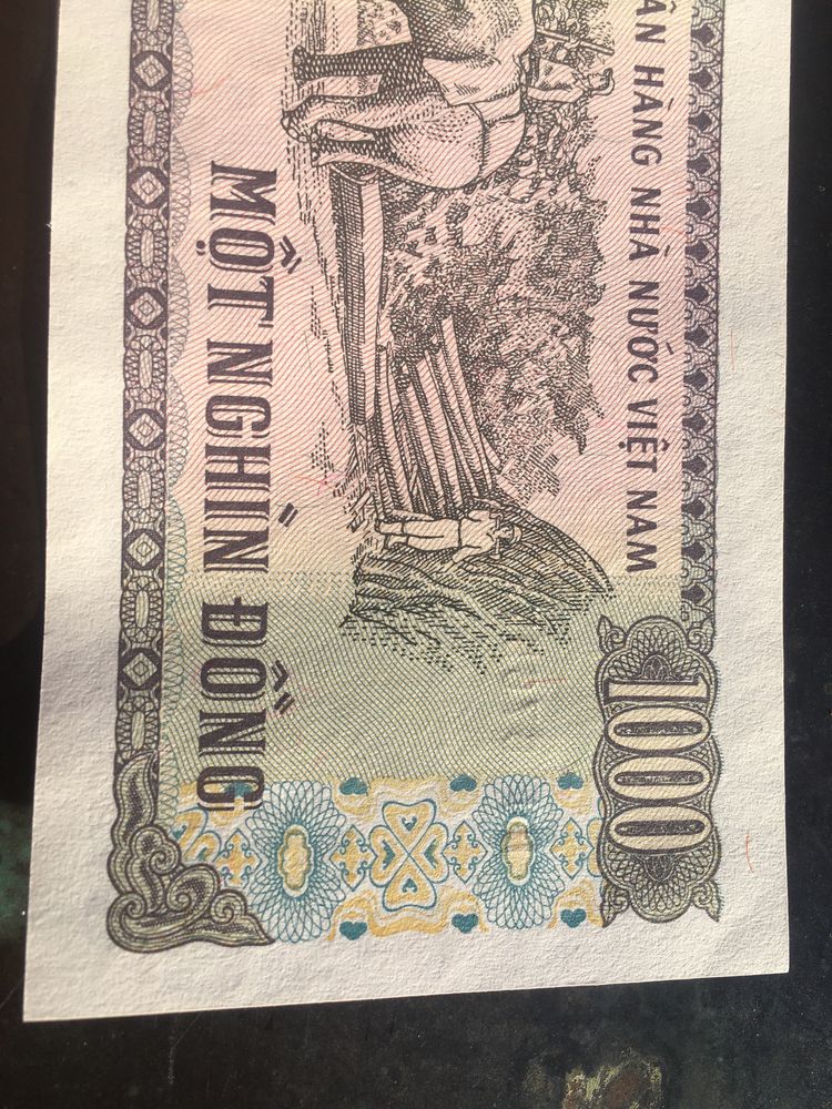 Banknot z Wietnamu rok 1988. Nomianał 1000. Numizmatyka