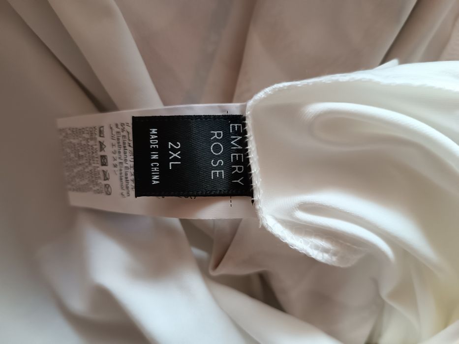 Bluzka na lato z motywem ust