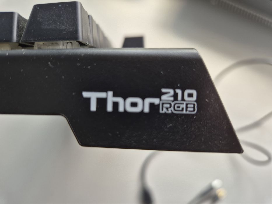 Podświetlana klawiatura mechaniczna Genesis Thor 210RGB,
