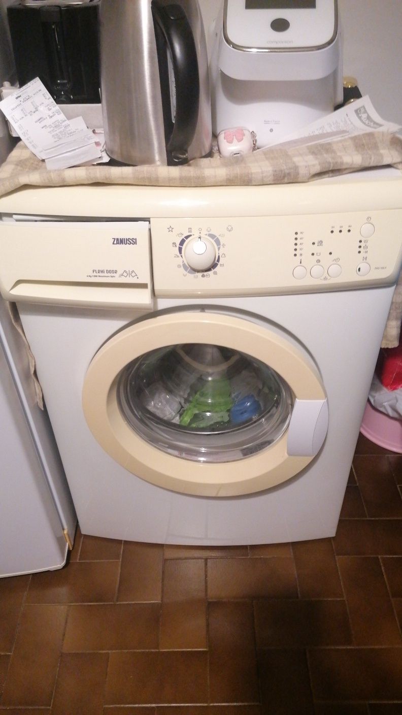 Máquina de lavar roupa 6kg