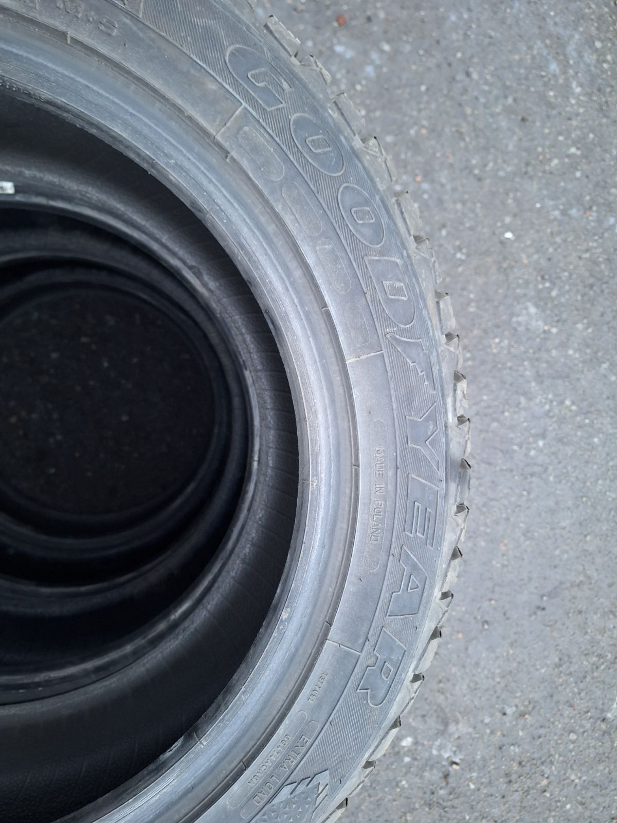 Продам зимову резину "Good Year' 205/55 R16