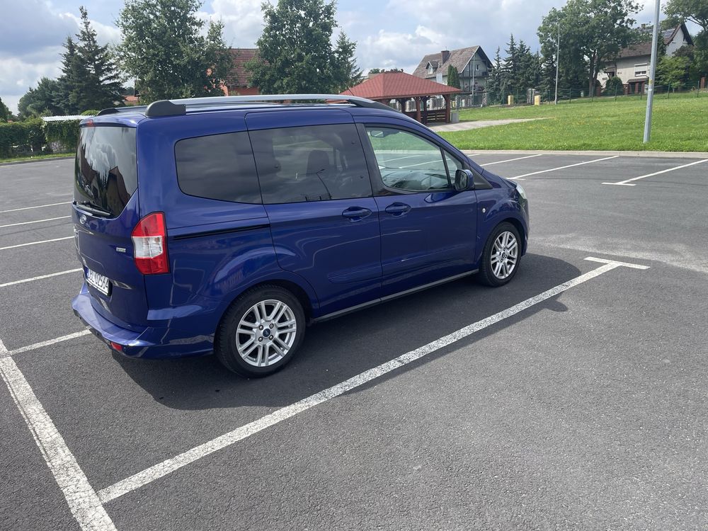Ford tourneo courier