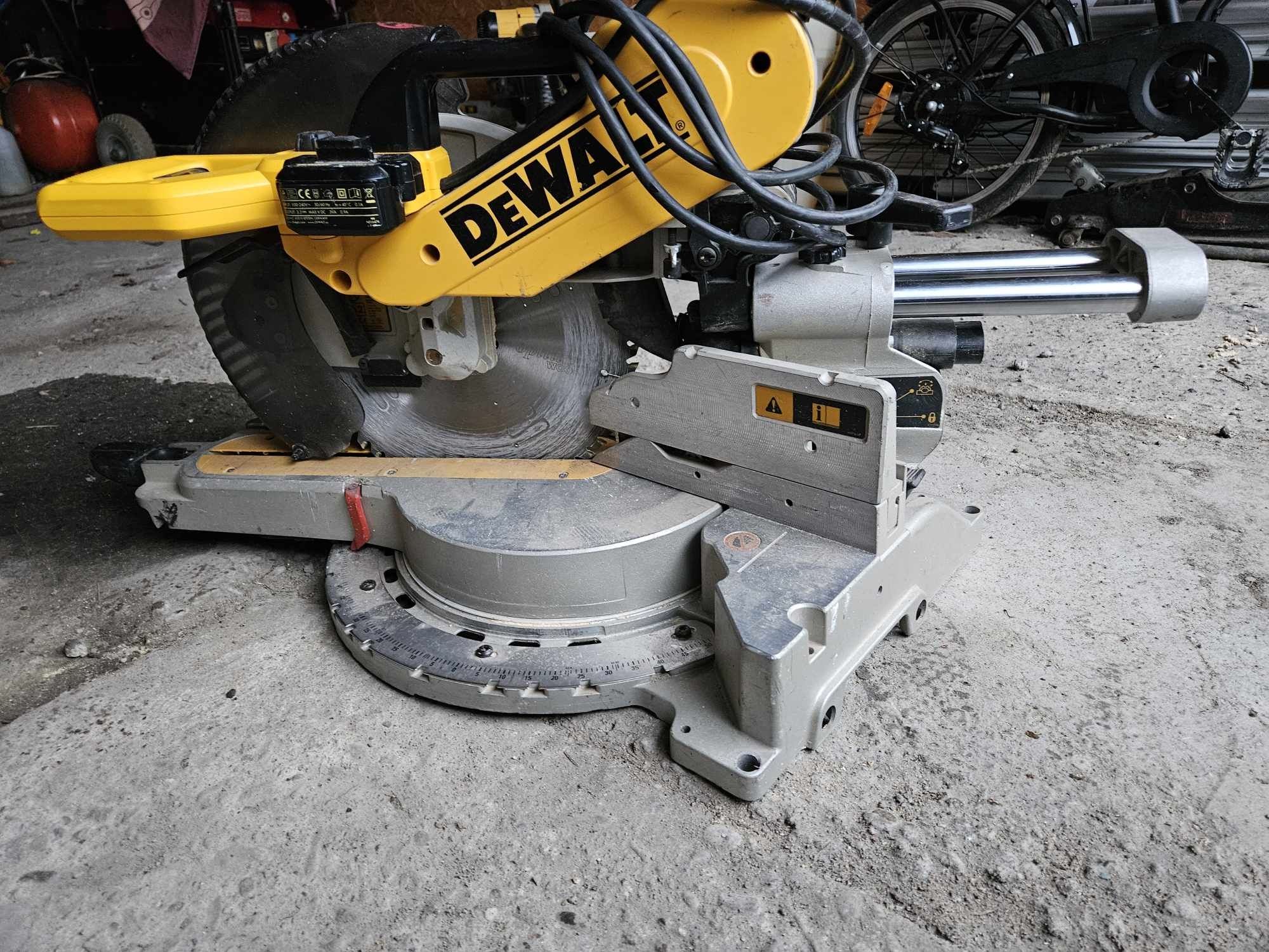 Ukosnica  piła dewalt DW719XPS 305