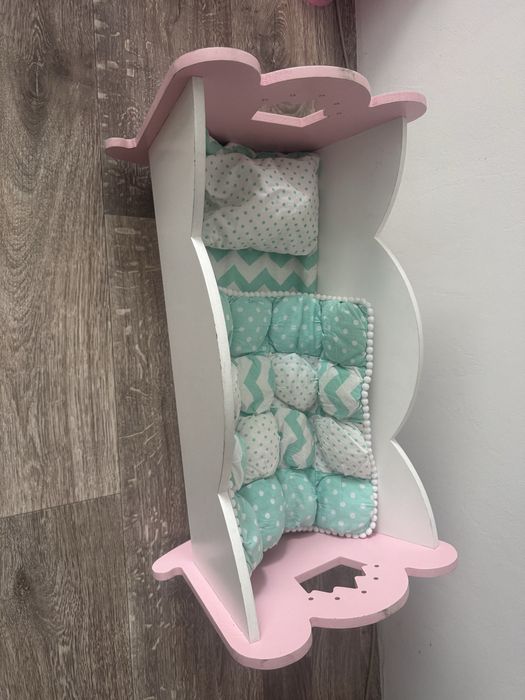 Деревʼяне дитяче лялькове ліжечко з спальним набором