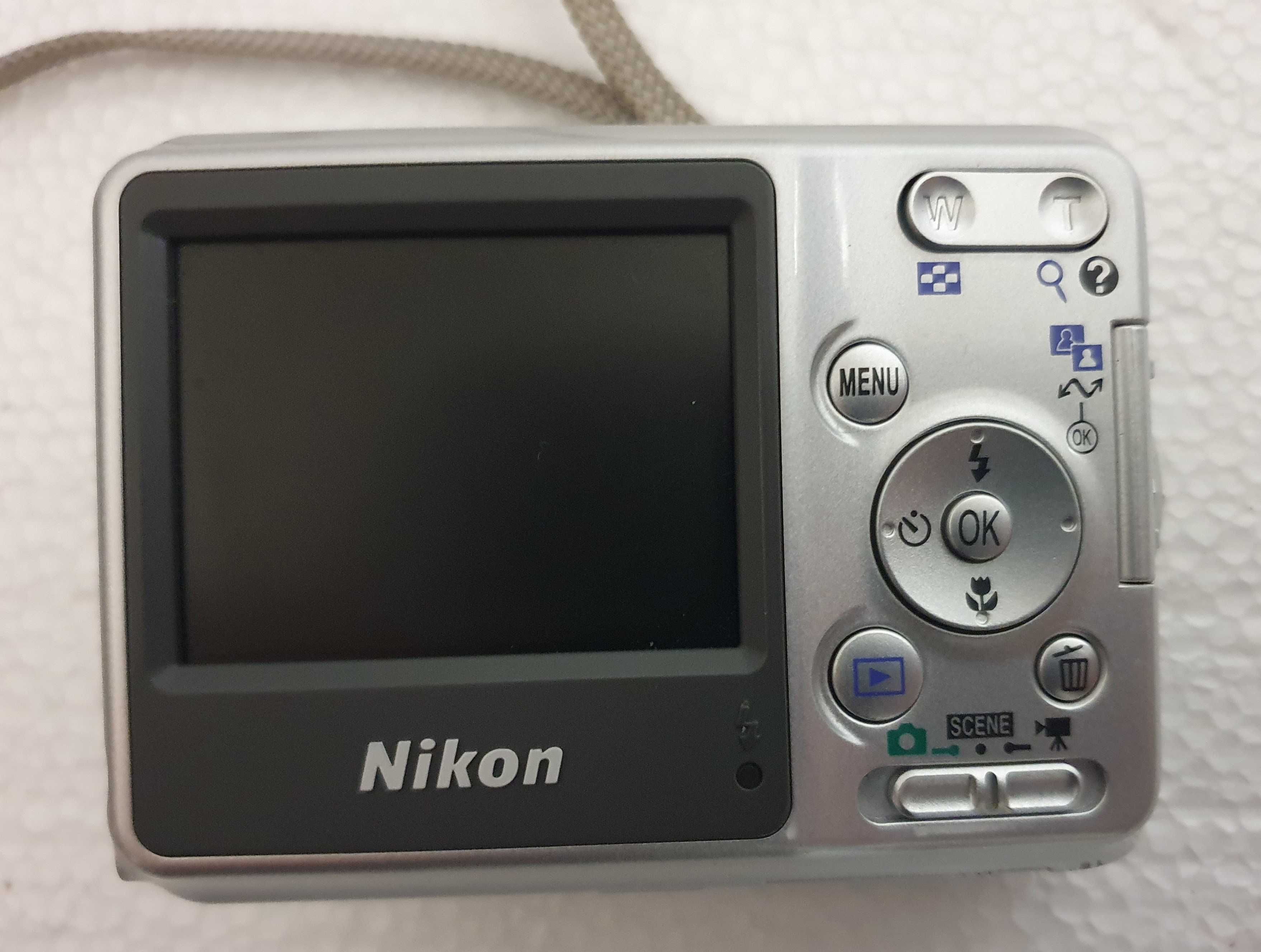 Máquina / Càmara Fotográfica digital NIKON Coolpix L4 + bolsa Lowepro