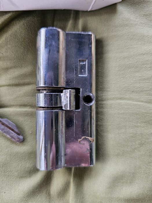 Циліндр замка для дверів