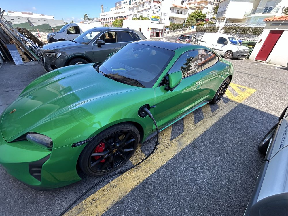 Porsche taycan gts