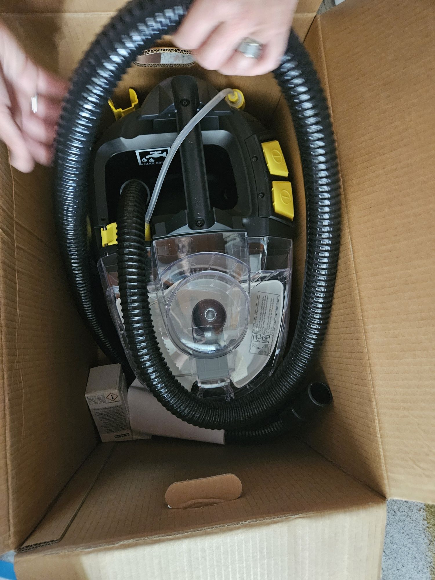 Maquina karcher  puzzi 8/1