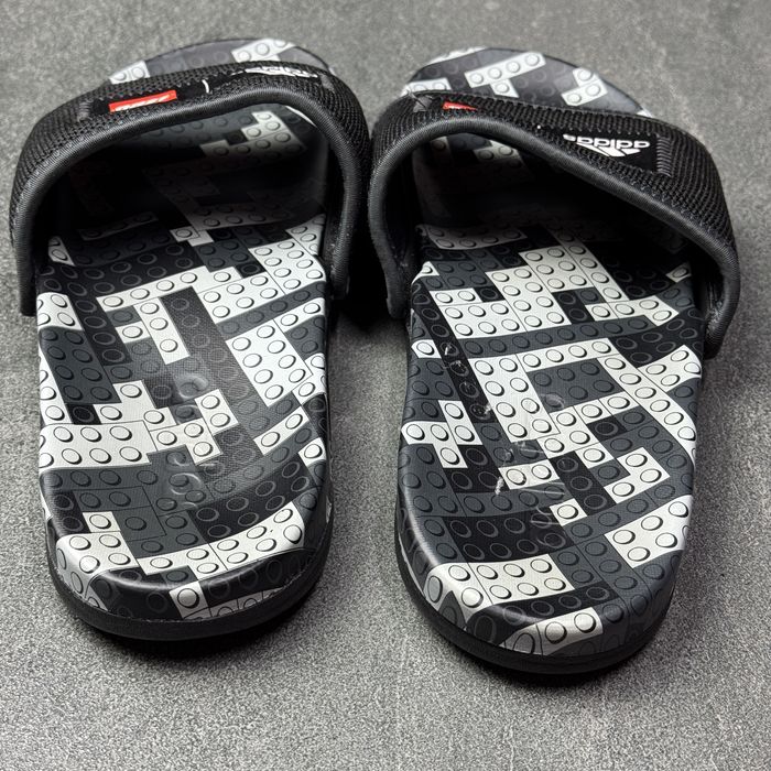 ОРИГІНАЛ 100% 42р. Тапочки шльопанці адідас Adidas Lego GW0822