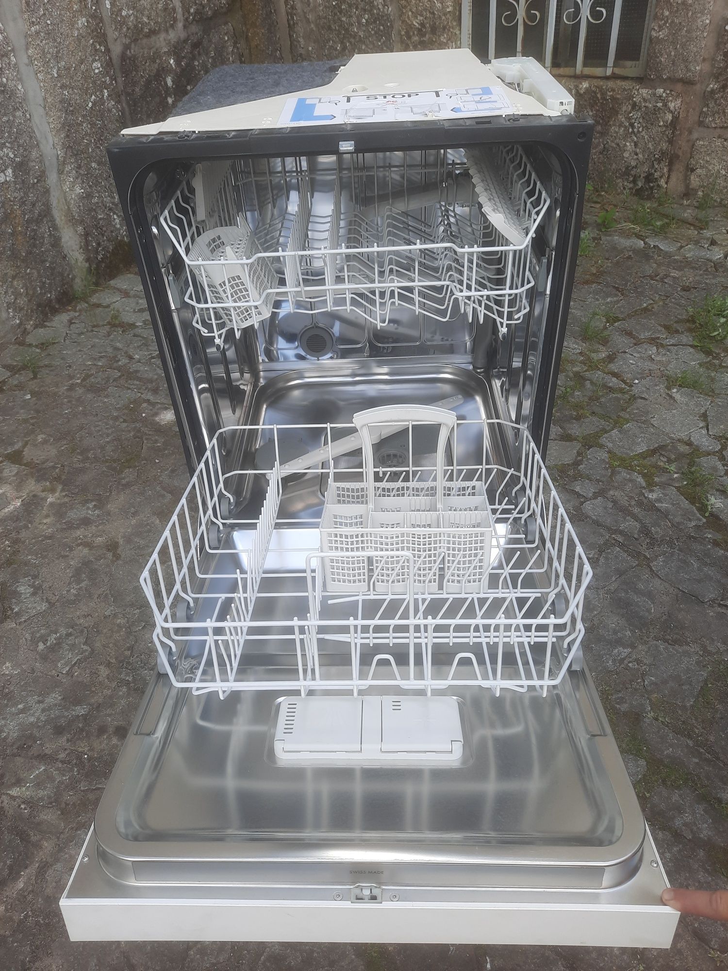 Maquina de lavar loica Becken e outra da V-Zug  semi-nova.